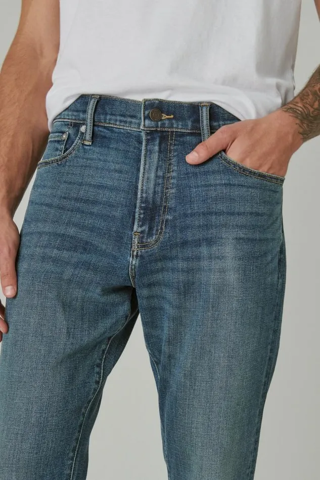 Lucky Brand 410 Athletic Straight Coolmax Stretch Jean Cowen Men Jeans