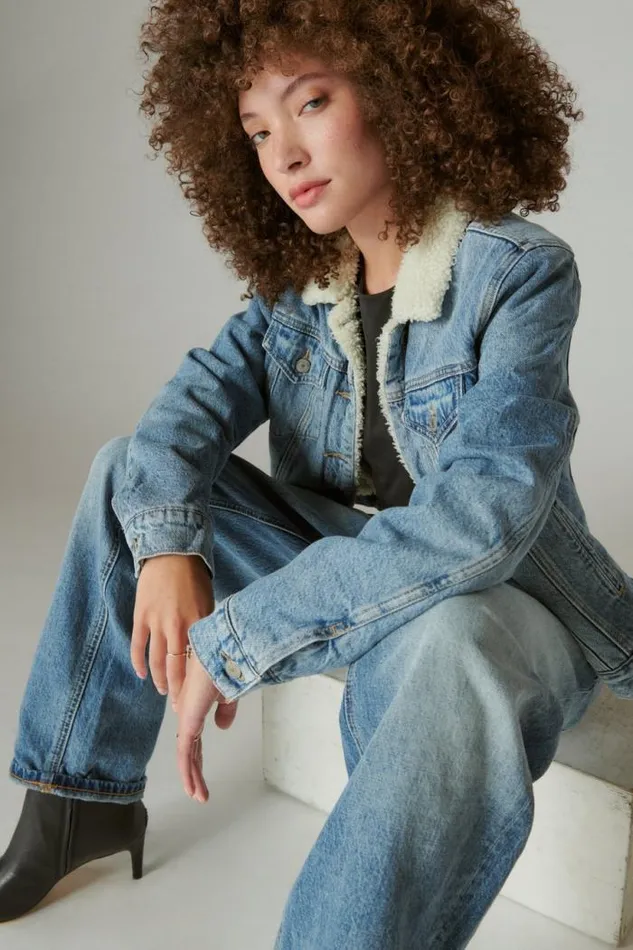 Lucky Brand Faux Shearling Lined Denim Trucker Jacket Loretto Sky Women Jackets and Outerwear