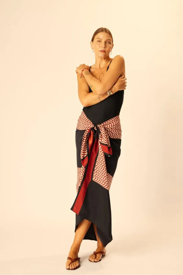 Natalie Martin SARONGSCARF Block Zigzag Noire Shop Coverups
