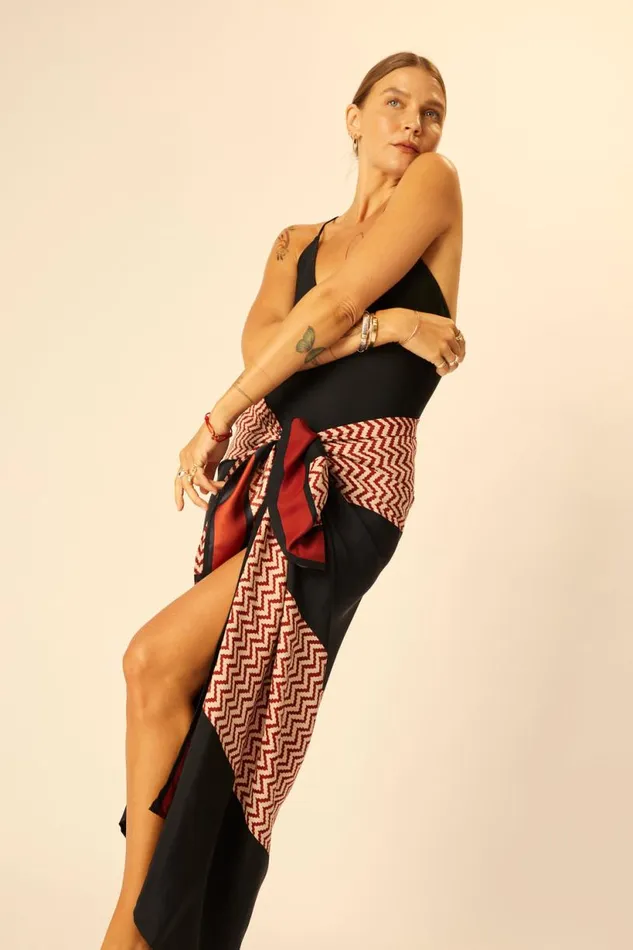 Natalie Martin SARONGSCARF Block Zigzag Noire Shop Coverups