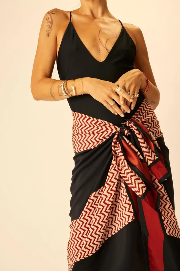 Natalie Martin SARONGSCARF Block Zigzag Noire Shop Coverups