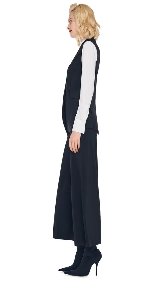 Norma Kamali Wardrobe SHORT STRAIGHT LEG PANT With SLEEVELESS SINGLE BREASTED JACKET 8211 Clothing Norma Kamali Wardrobe SHORT STRAIGHT LEG PANT With SLEEVELESS SINGLE BREASTED JACKET 8211 Clothing