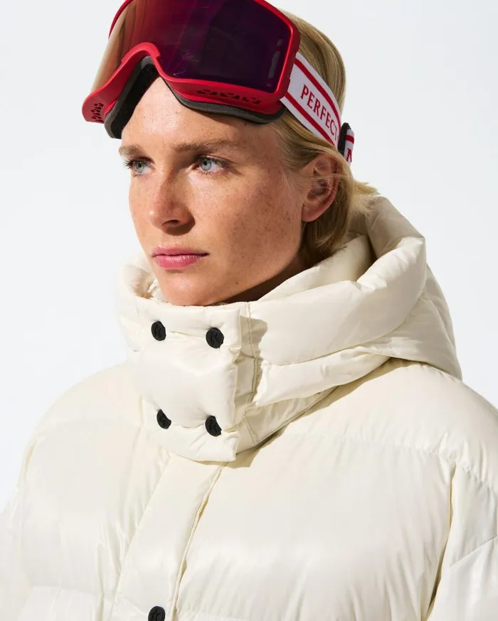 Perfect Moment Accessories Ski Goggles Red and White Stripe 8211 Women Perfect Moment Accessories Ski Goggles Red and White Stripe 8211 Women