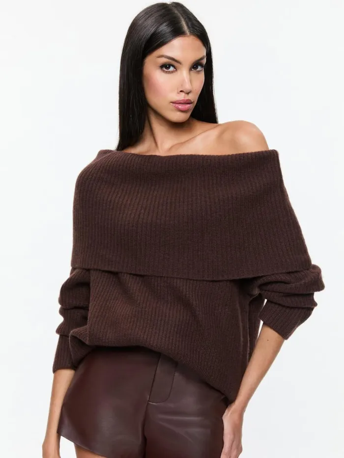 Sweaters Women Alice Olivia GINGER OFF THE SHOULDER PULLOVER Espresso