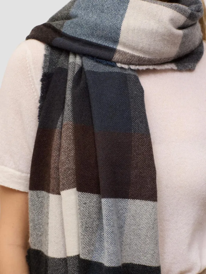 Women Begg X Co Scarves Alloa Courchevel Cashmere Stole Navy Black